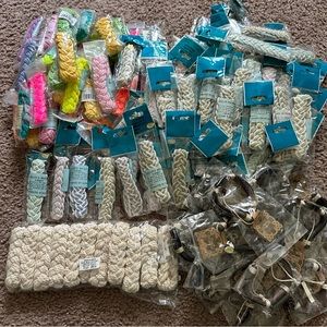 BUNDLE OF 139 BRACELETS